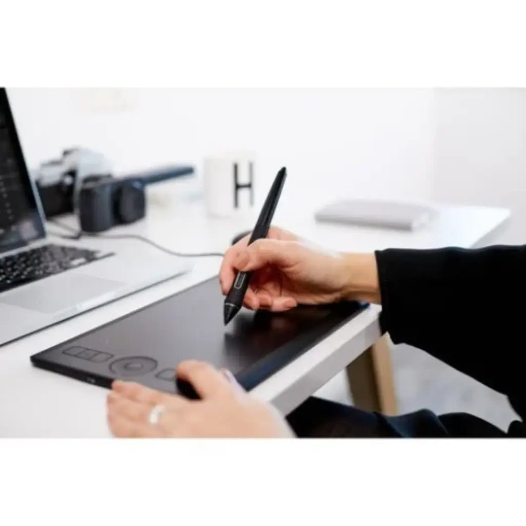 Wacom Intuos Pro PTH-460 Small Creative Pen Tablet with Wacom Pro Pen 2 - Professional Graphic Drawing Tablet